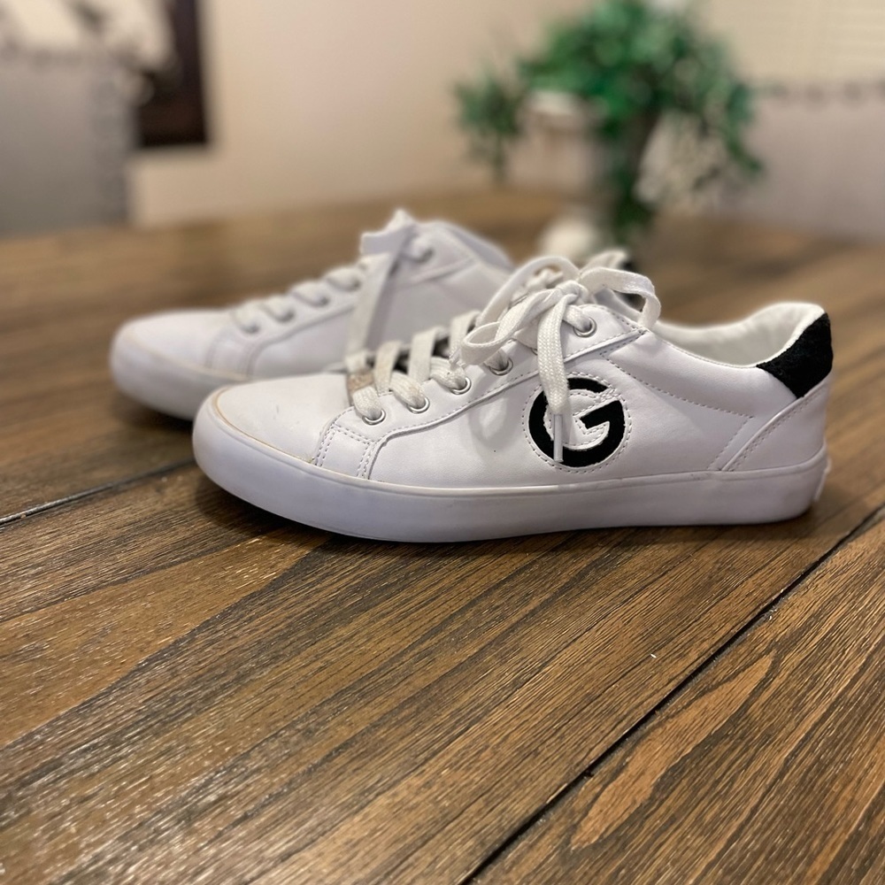 GBG Los Angeles White Sneakers with Black Logo